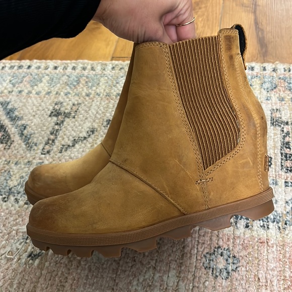 Sorel Joan of Arctic Wedge II Chelsea Boots in Camel Brown Size 6.5 NL3022 - Picture 8 of 12